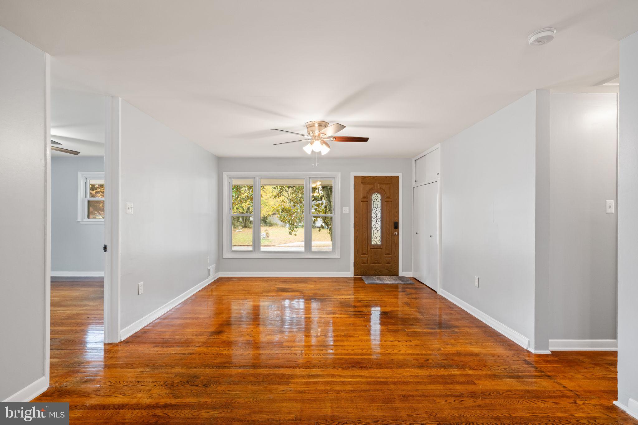 904 Hopton Road Woodbridge, VA 22191 - Photo 5 of 31 Gallery Image 5