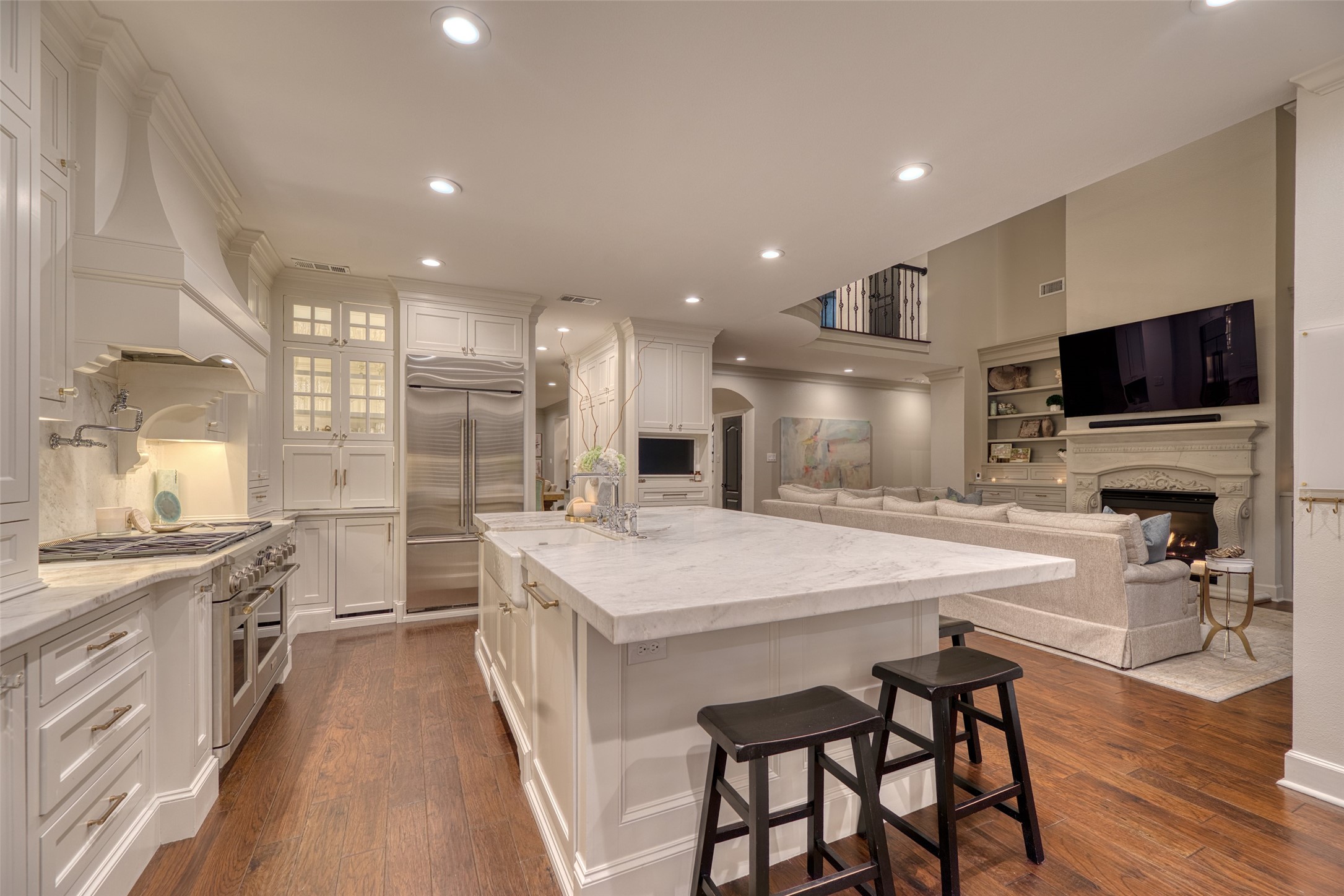 19522 Tamarack Way Houston, TX 77094 - Photo 15 of 50 a large kitchen with a table and chairs