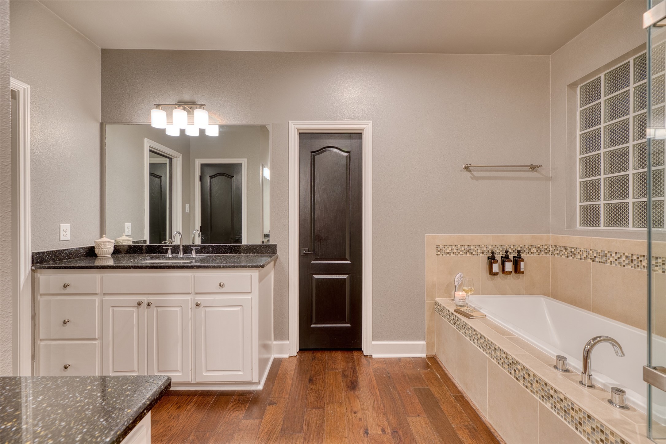 19522 Tamarack Way Houston, TX 77094 - Photo 23 of 50 a bathroom with a bathtub sink and mirror