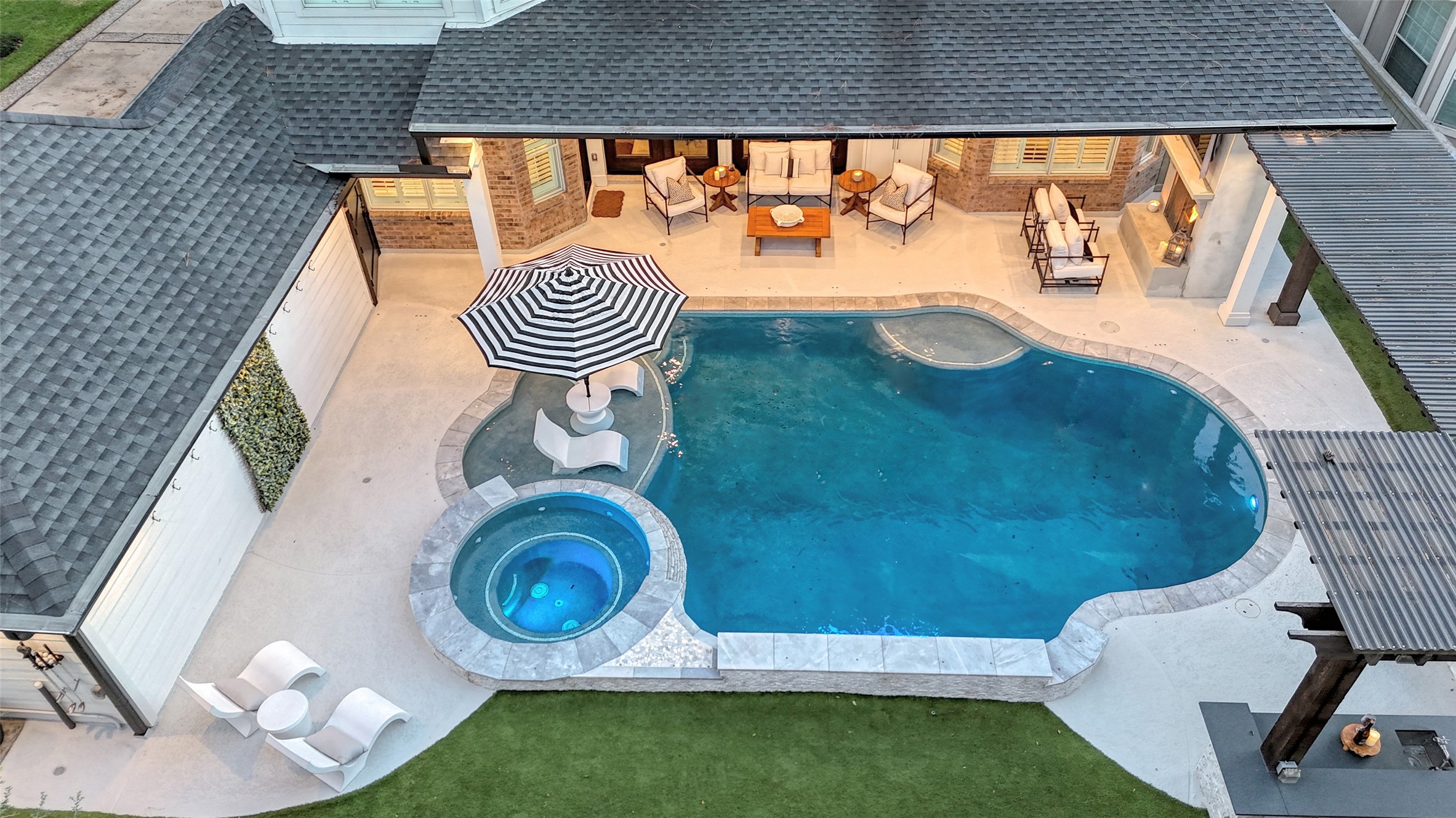 19522 Tamarack Way Houston, TX 77094 - Photo 3 of 50 a view of entryway with washer and dryer