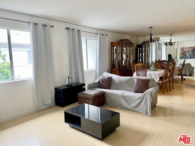 $489,000 | 18555 Collins Street, Unit C27, Tarzana, CA 91356