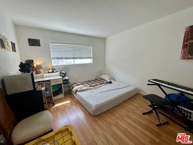 $489,000 | 18555 Collins Street, Unit C27, Tarzana, CA 91356