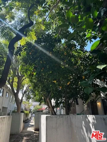 $489,000 | 18555 Collins Street, Unit C27, Tarzana, CA 91356