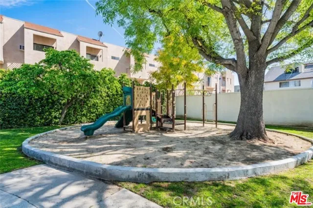 $489,000 | 18555 Collins Street, Unit C27, Tarzana, CA 91356