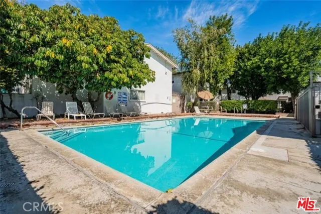 $489,000 | 18555 Collins Street, Unit C27, Tarzana, CA 91356