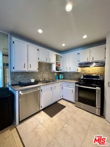 $489,000 | 18555 Collins Street, Unit C27, Tarzana, CA 91356