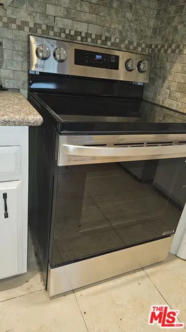 $489,000 | 18555 Collins Street, Unit C27, Tarzana, CA 91356