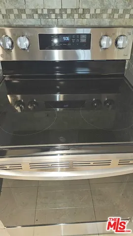 $489,000 | 18555 Collins Street, Unit C27, Tarzana, CA 91356