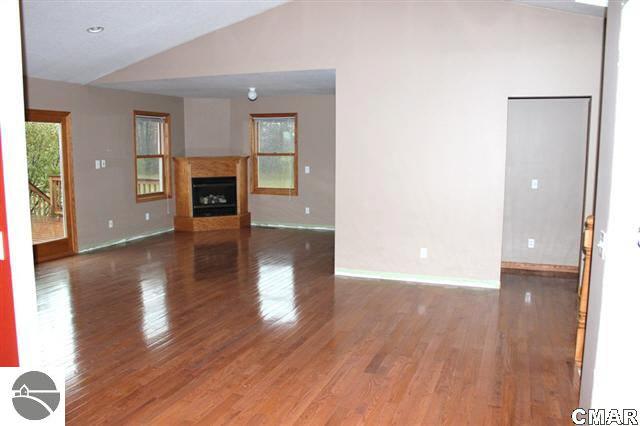 2185 East Battle Road Clare, MI 48617 - Photo 3 of 20 1771925-2.JPG