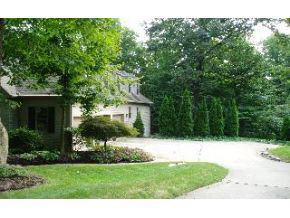 2802 Pointe Cove Road Bloomington, IN 47401 - Photo 2 of 16 Gallery Image 2