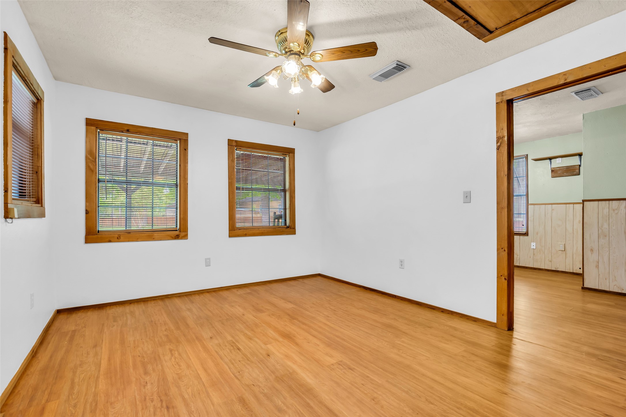 201 Magnolia Road Cleveland, TX 77328 - Photo 7 of 33