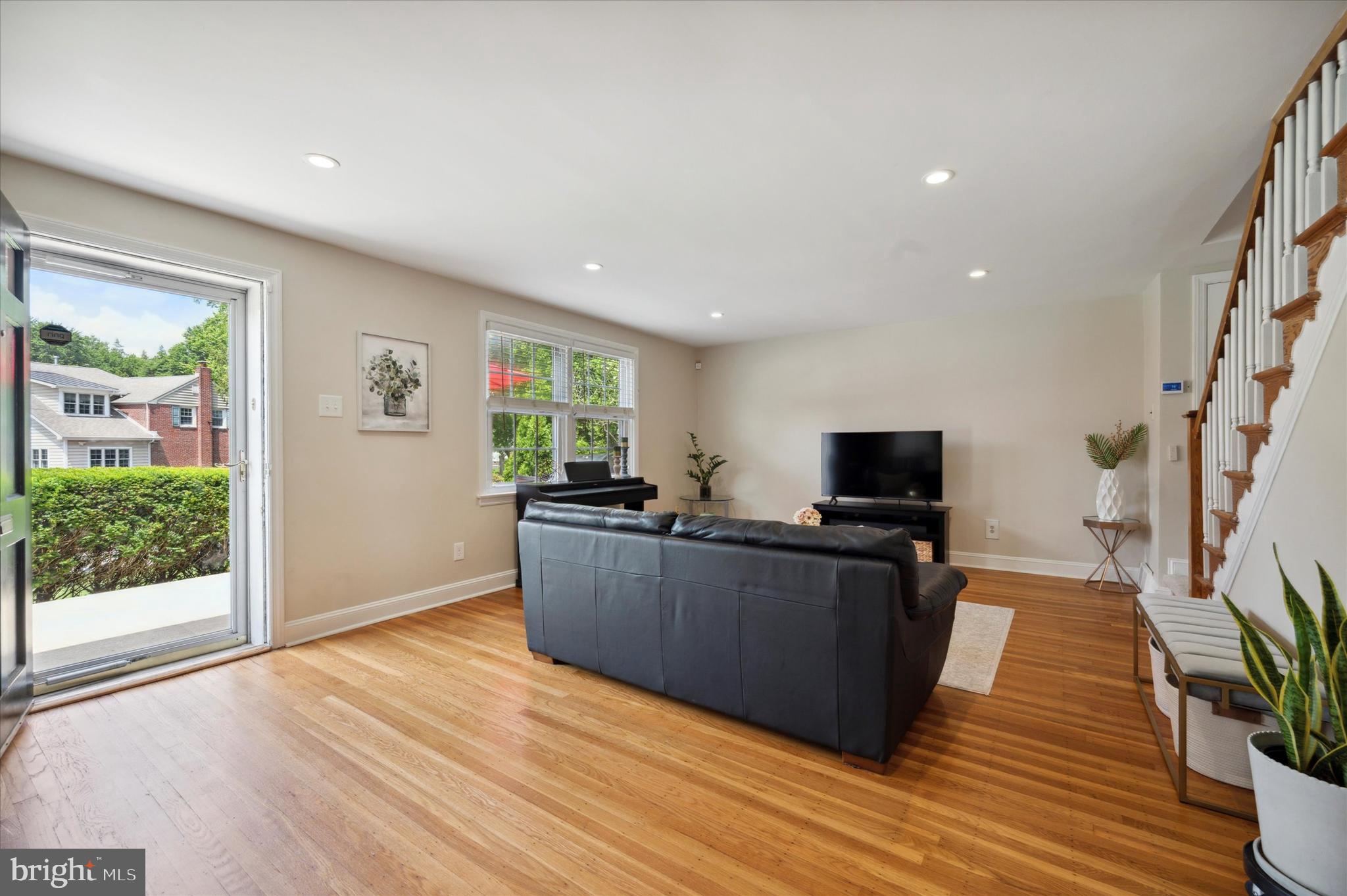 102 Heatherwood Road Havertown, PA 19083 - Photo 4 of 25 Living Room
