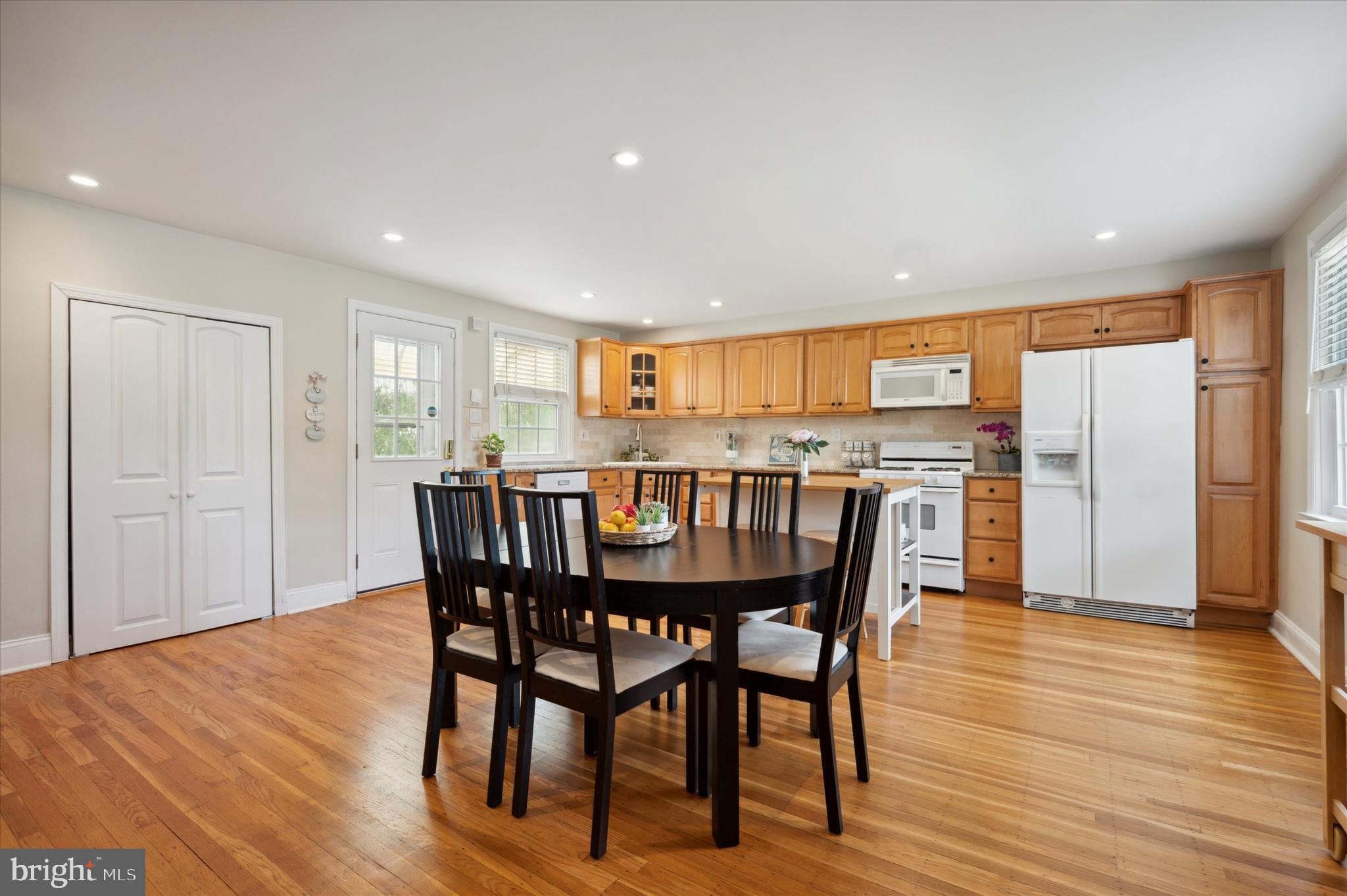 102 Heatherwood Road Havertown, PA 19083 - Photo 7 of 25 Kitchen/ Dining Area