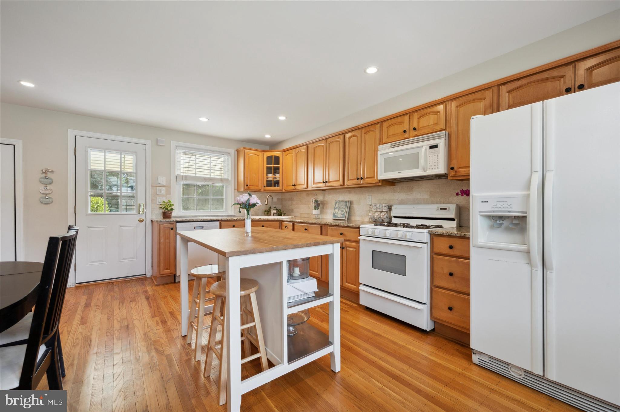 102 Heatherwood Road Havertown, PA 19083 - Photo 9 of 25 Kitchen/ Dining Area