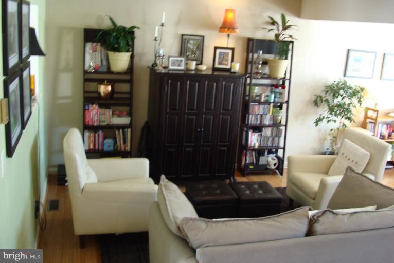 5060 Castlestone Drive Rosedale, MD 21237 - Photo 4 of 24 Living Room