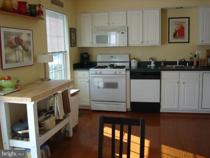 5060 Castlestone Drive Rosedale, MD 21237 - Photo 9 of 24 Kitchen