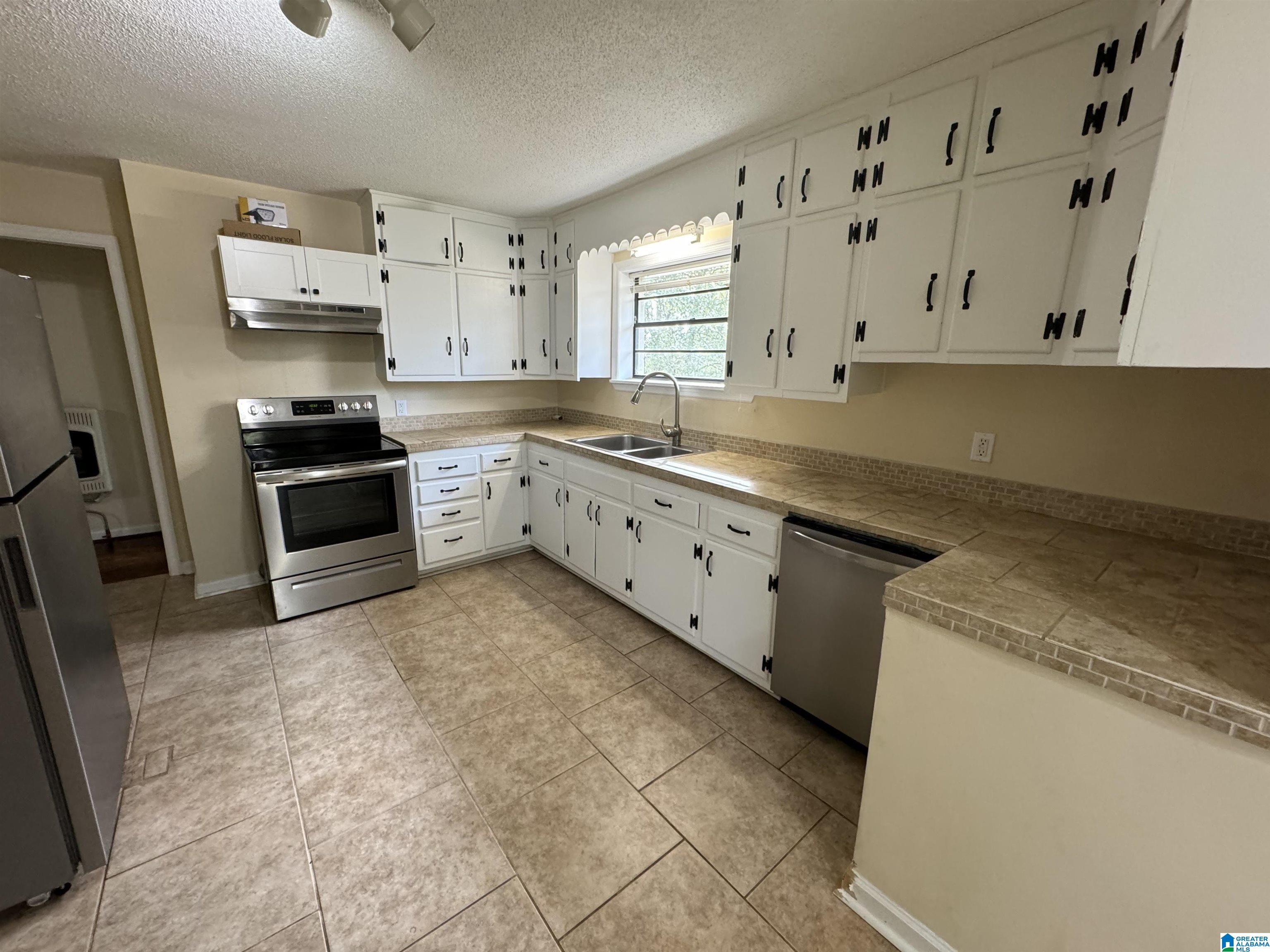3240 Armstrong Loop Hayden, AL 35079 - Photo 14 of 33