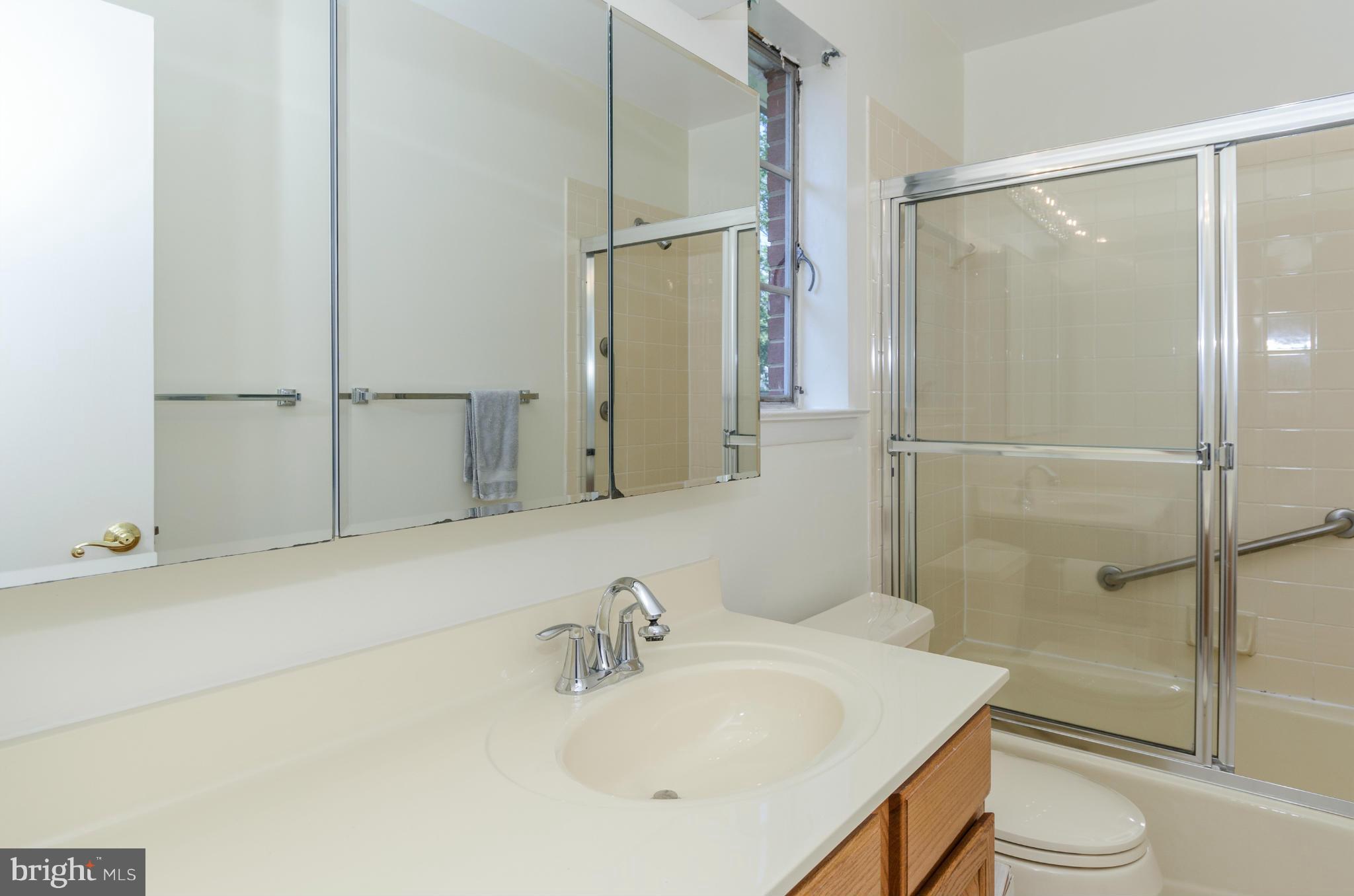 11524 Colt Terrace Silver Spring, MD 20902 - Photo 16 of 27 Hall Bath