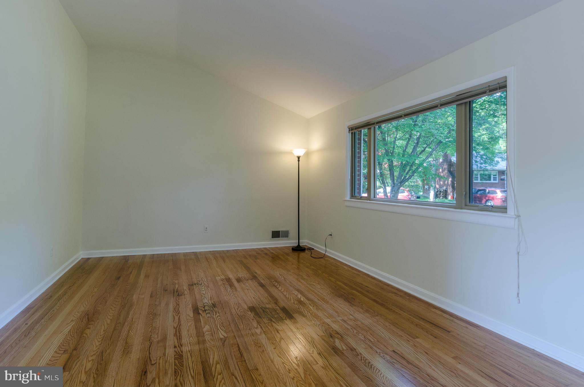 11524 Colt Terrace Silver Spring, MD 20902 - Photo 4 of 27 Living Room