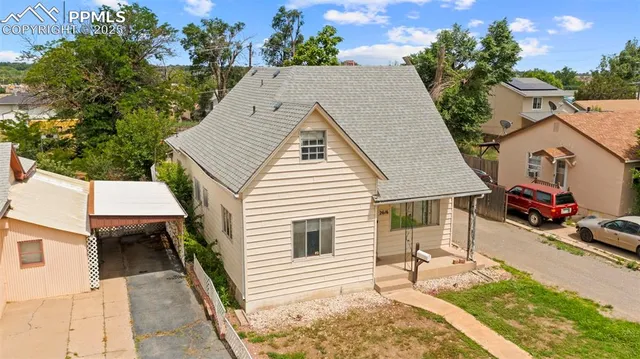 a view of a house with backyard and sitting area