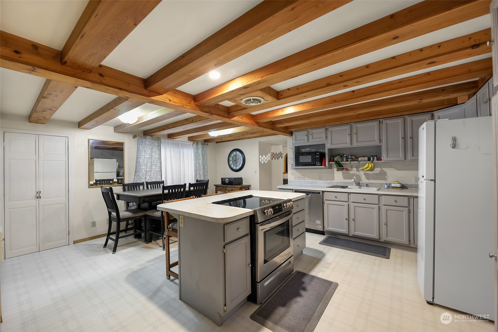 19017 Cook Road Burlington, WA 98233 - Photo 8 of 36 Gallery Image 8