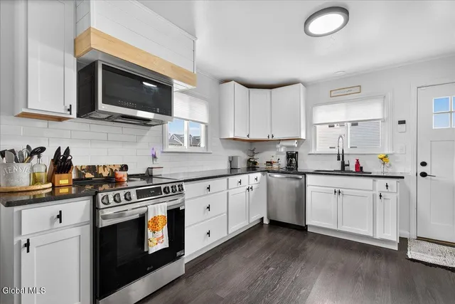 $318,000 | 4 Sunset View Avenue, Brunswick, NY 12180