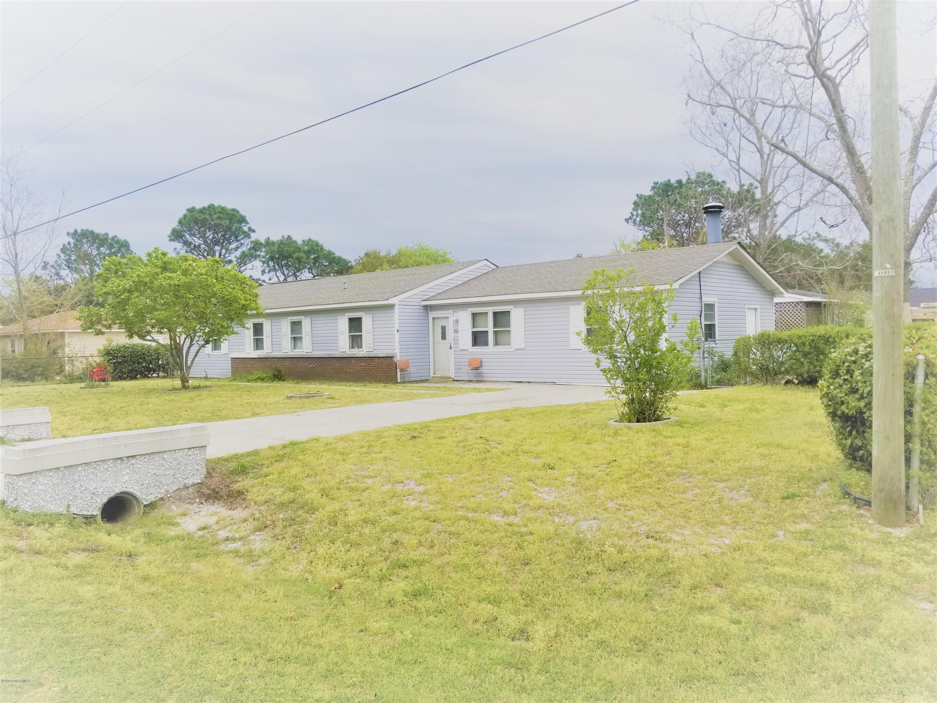 229 Wallington Road Wilmington, NC 28409 - Photo 1 of 21 229 Wallington Rd home side view 3