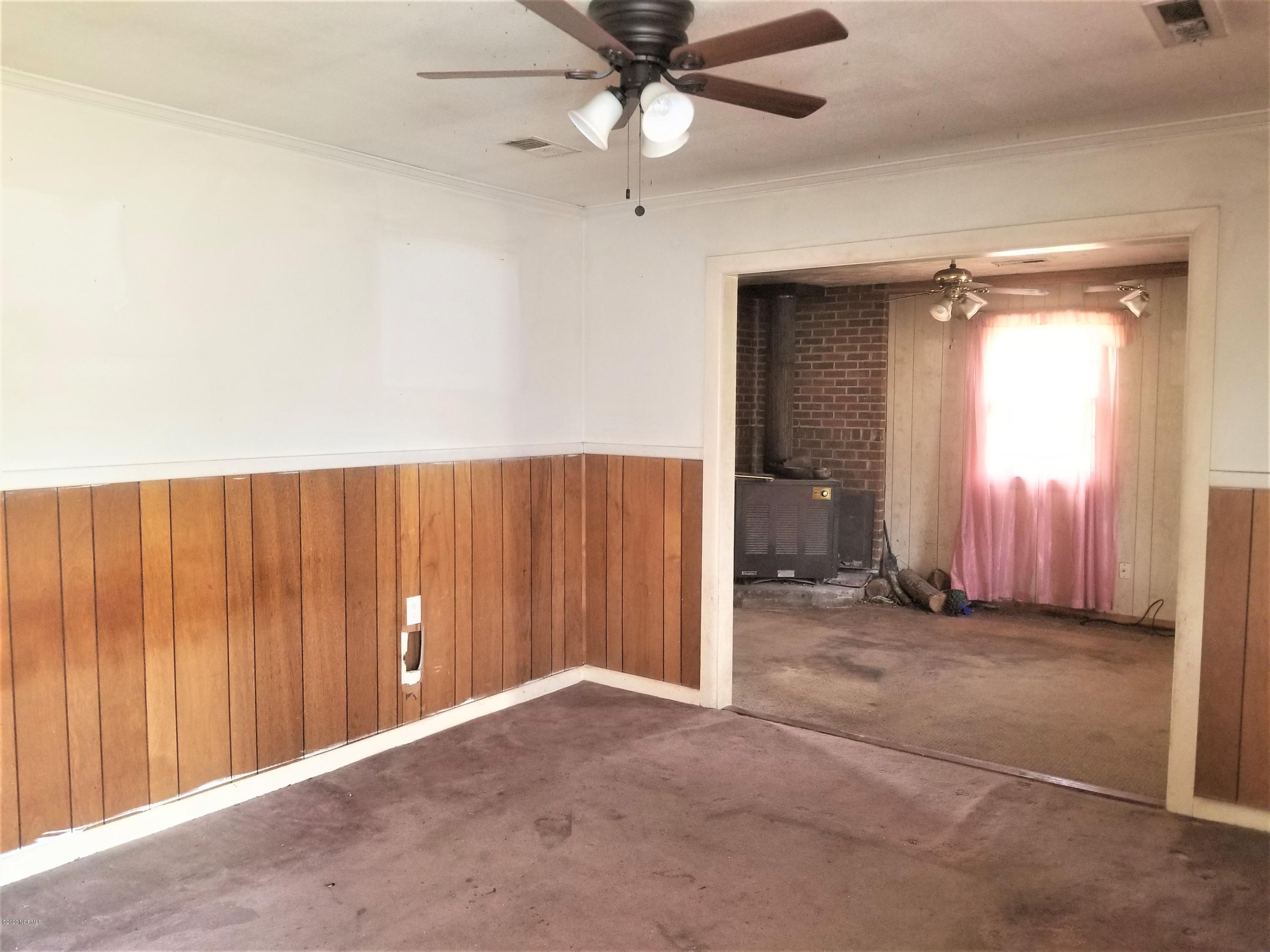 229 Wallington Road Wilmington, NC 28409 - Photo 12 of 21 229 Wallington Rd den