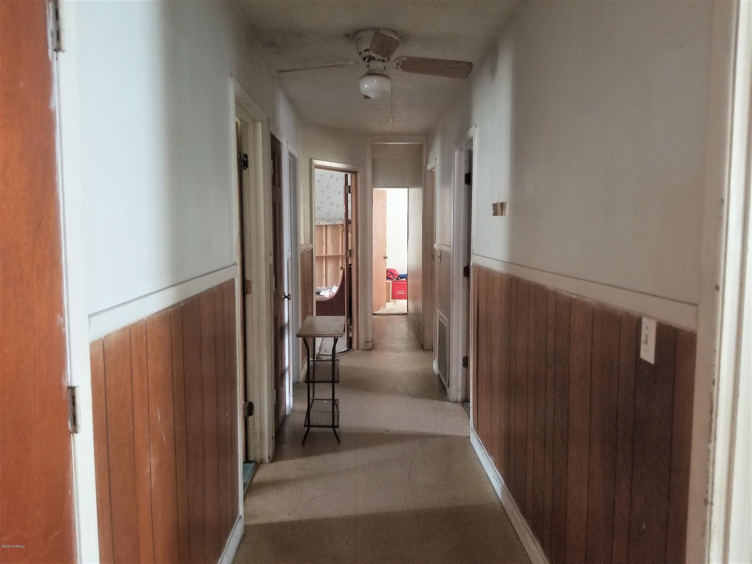 229 Wallington Road Wilmington, NC 28409 - Photo 16 of 21 229 Wallington Rd Hallway