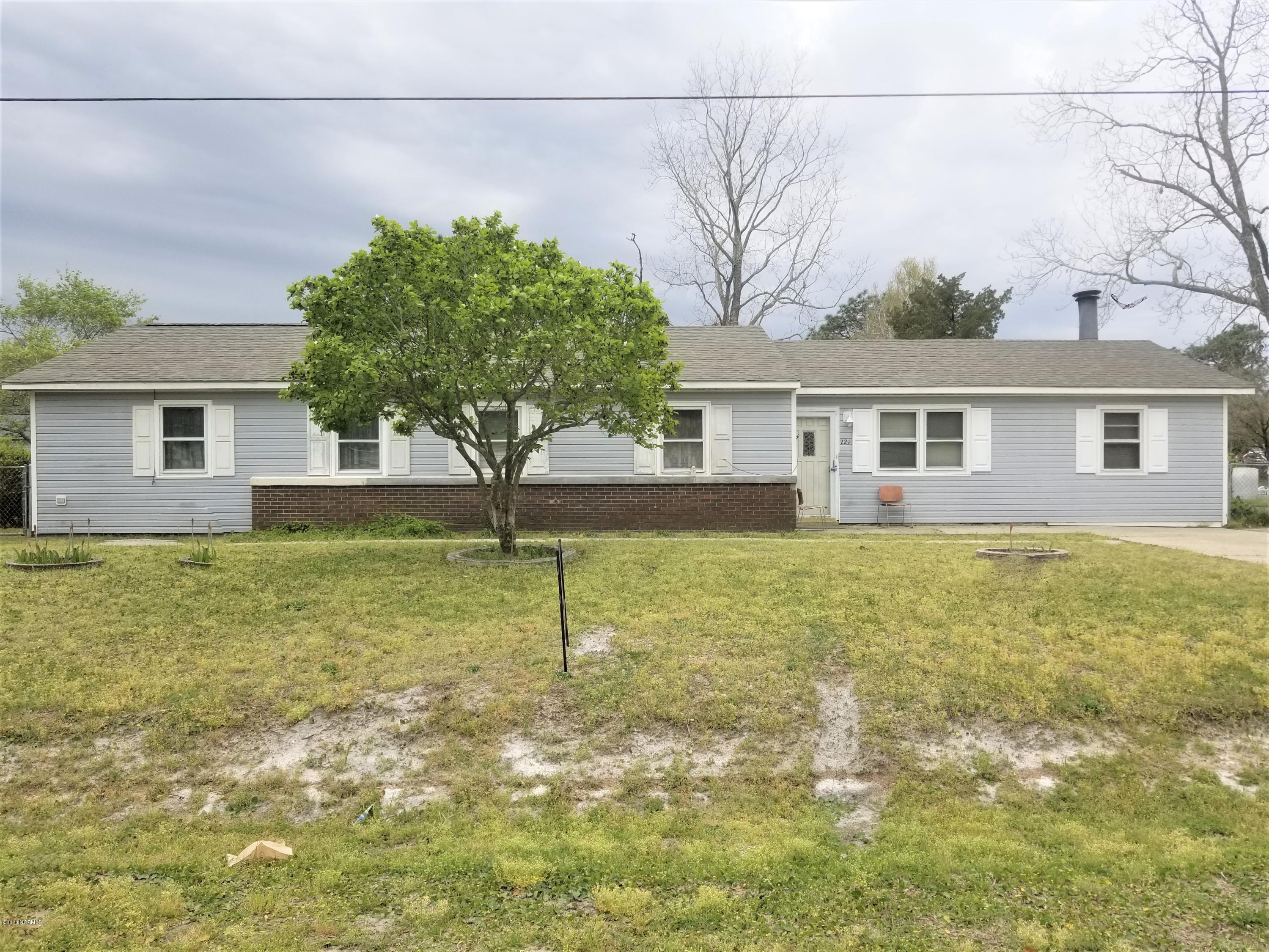 229 Wallington Road Wilmington, NC 28409 - Photo 3 of 21 229 Wallington Rd house front 2