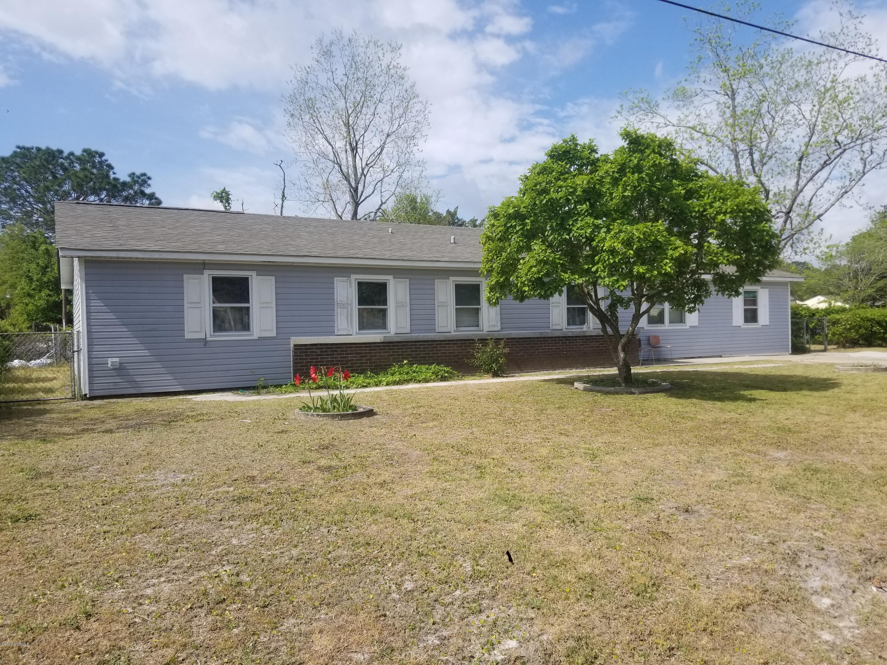 229 Wallington Road Wilmington, NC 28409 - Photo 4 of 21 Spacious Home and Lot