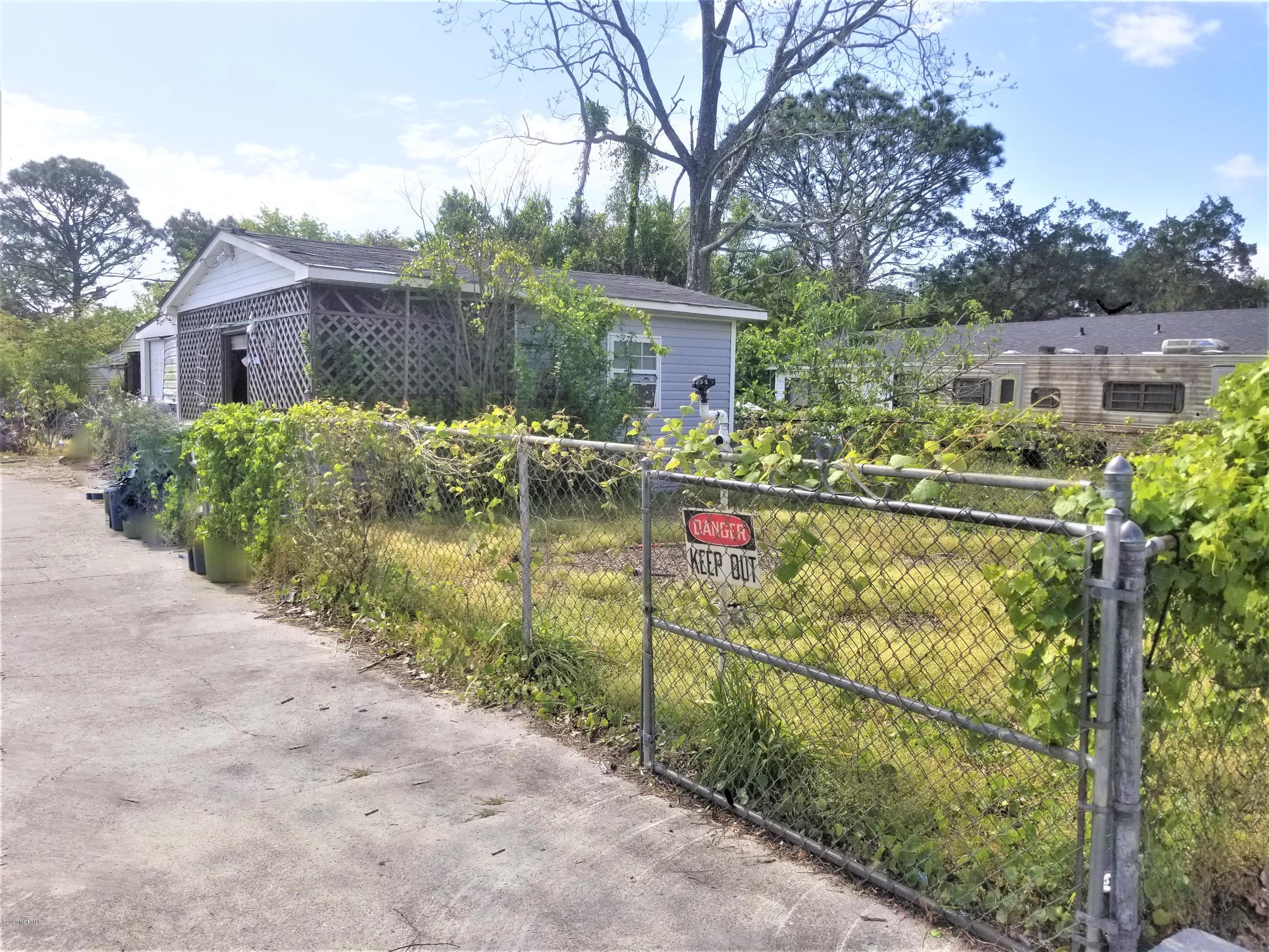 229 Wallington Road Wilmington, NC 28409 - Photo 7 of 21 229 Wallington Rd back area