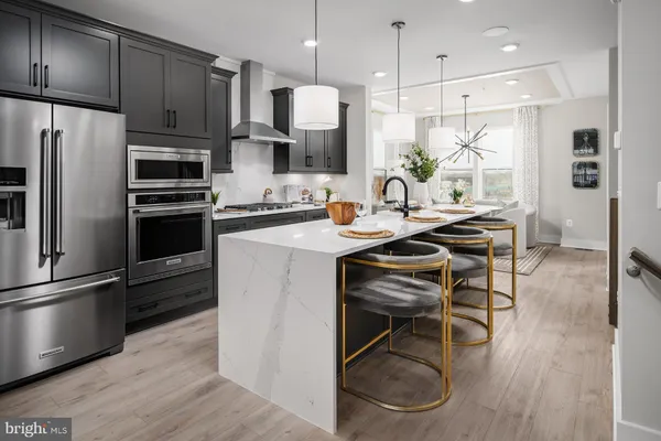 $718,518 | 245 Light Street, Baltimore, MD 21230