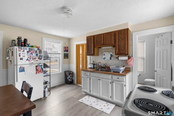 $500,000 | 97 Pleasant Street, Enfield, CT 06082