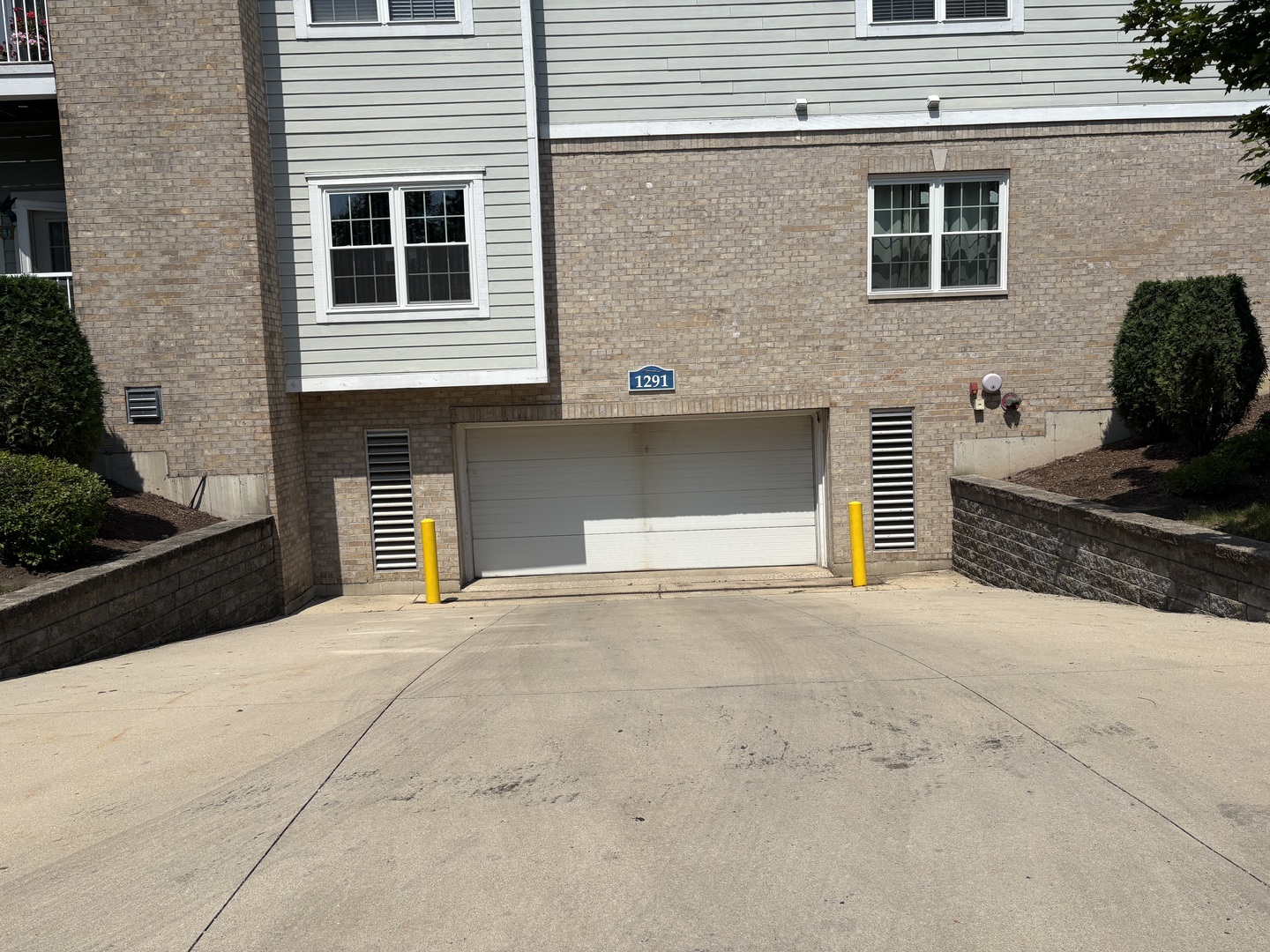 1291 West Lake Street, Unit 302 Addison, IL 60101 - Photo 2 of 46