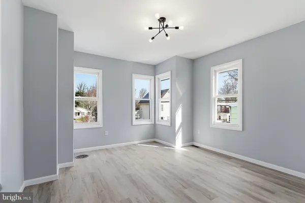 $349,900 | 217 West Union Street, Burlington, NJ 08016