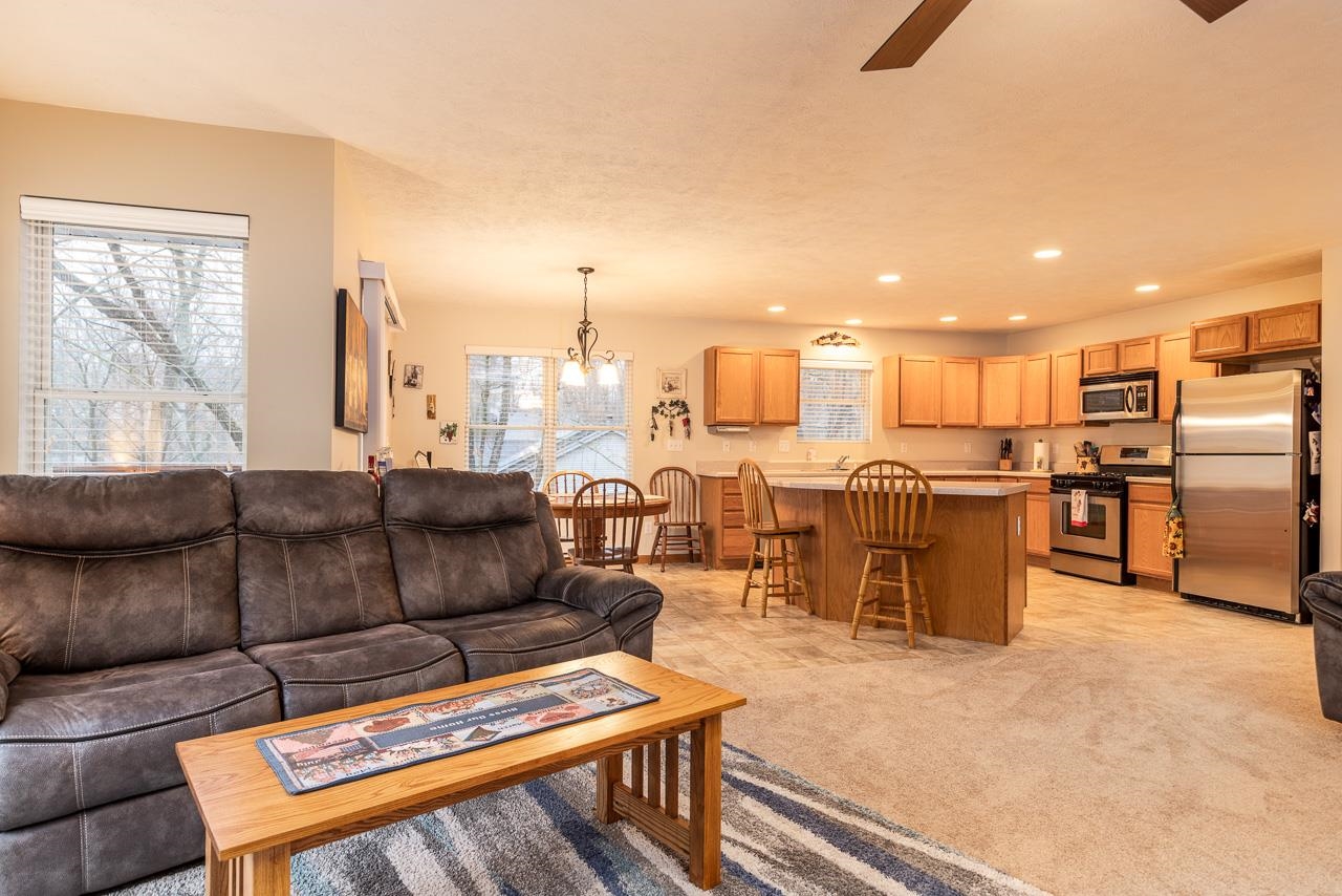643 Knollwood Road Davis, IL 61019 - Photo 2 of 26 a living room with furniture and kitchen view