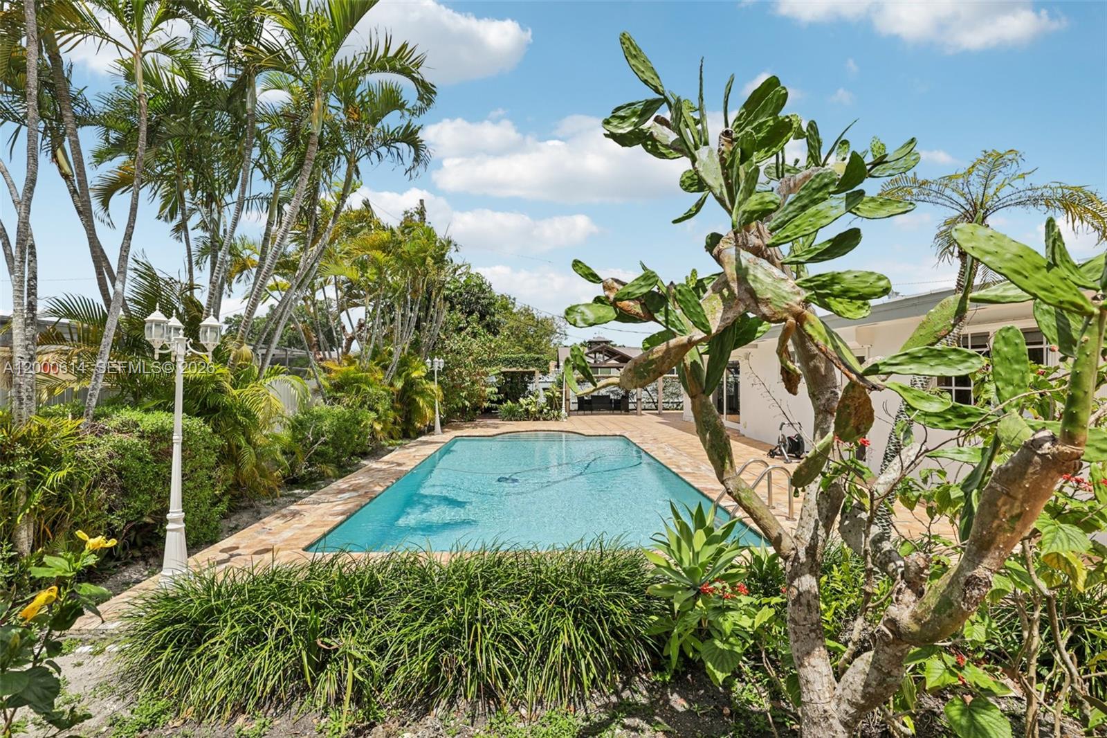 1900 Southwest 87th Court Miami, FL 33165 - Photo 38 of 44