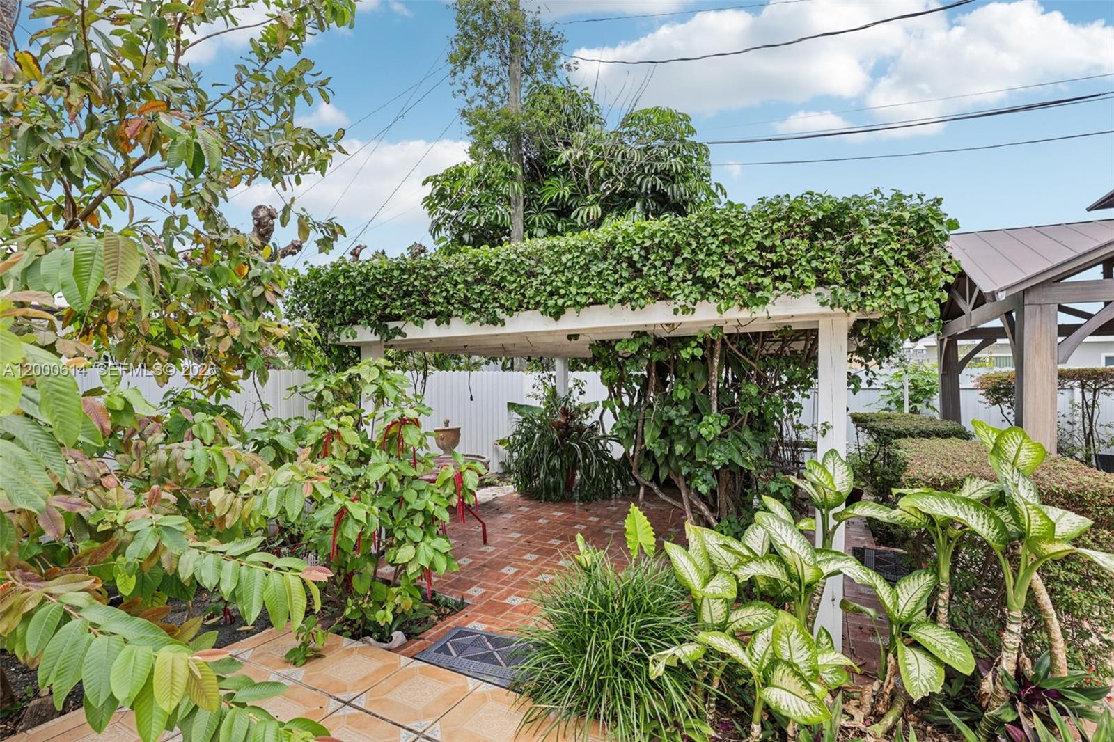 1900 Southwest 87th Court Miami, FL 33165 - Photo 41 of 44