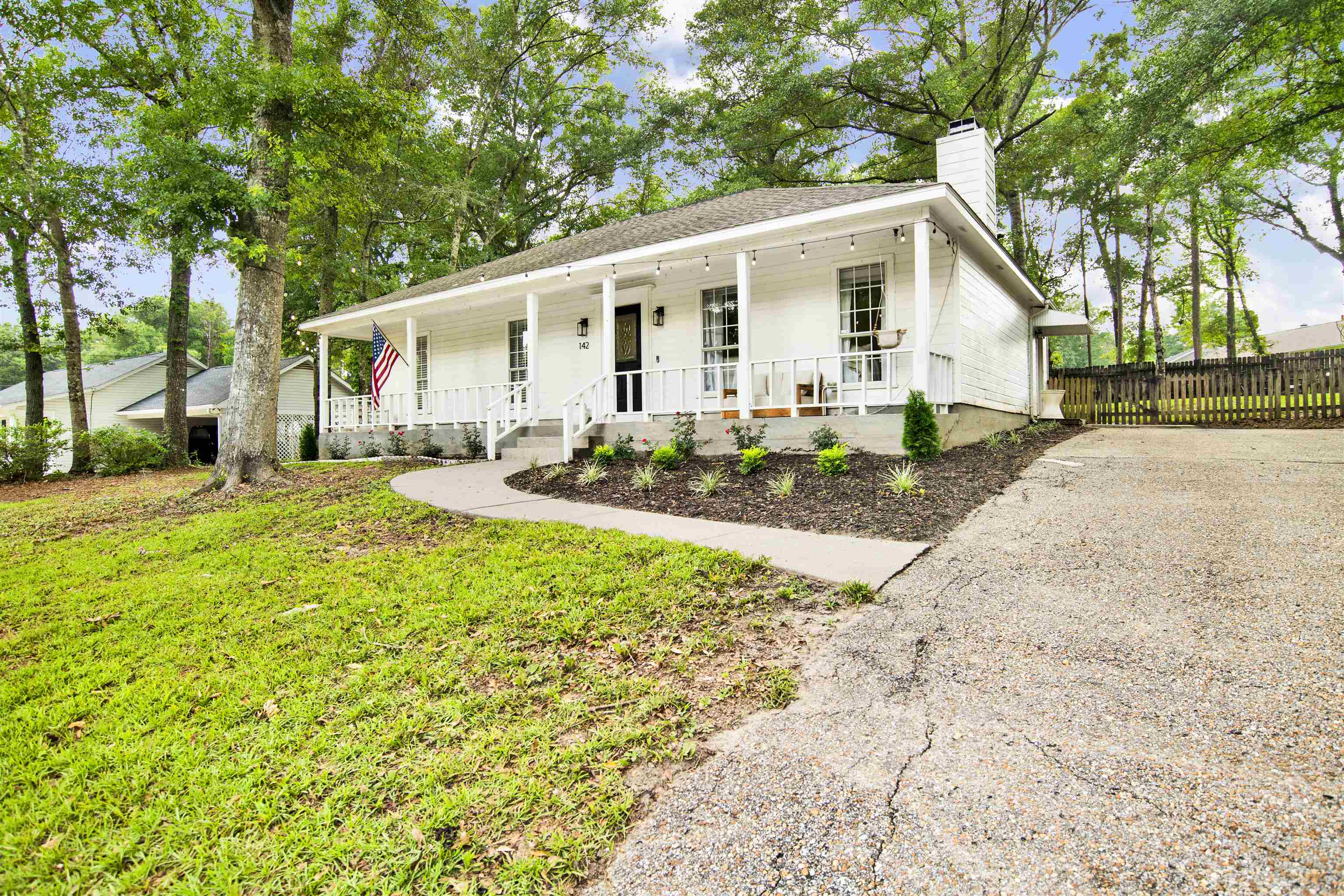 142 Richmond Road Daphne, AL 36526 - Photo 2 of 27 Front Of Structure