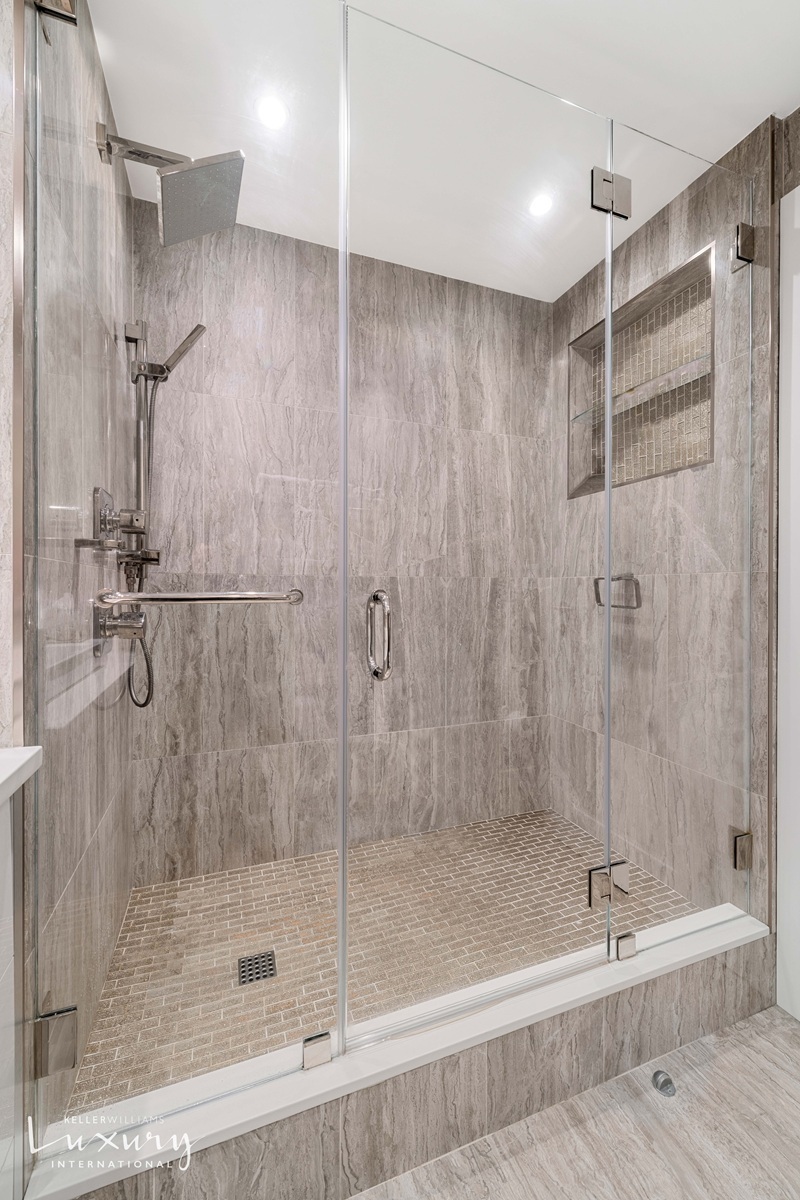 Undisclosed Address Manhattan, NY 10022 - Photo 13 of 16 a bathroom with a shower and a bathtub