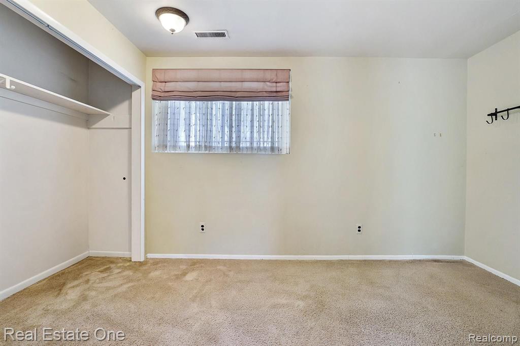 5891 Shaun Road West Bloomfield, MI 48322 - Photo 21 of 37