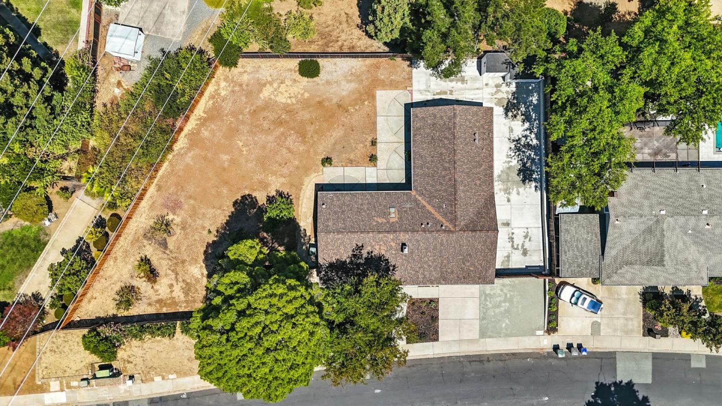 5701 Lewis Way Concord, CA 94521 - Photo 48 of 54 an aerial view of a house with a yard