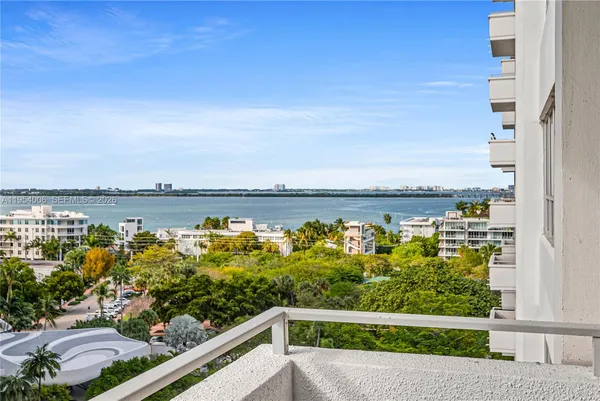 $5,300 | 11 Island Avenue, Unit 1105, Miami Beach, FL 33139