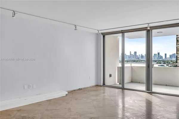 $5,300 | 11 Island Avenue, Unit 1105, Miami Beach, FL 33139