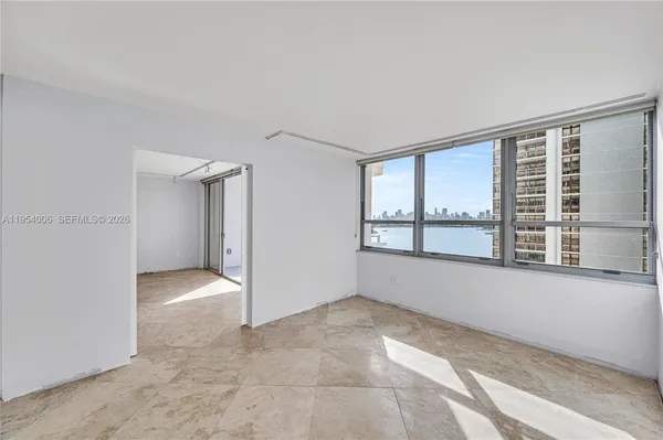 $5,300 | 11 Island Avenue, Unit 1105, Miami Beach, FL 33139