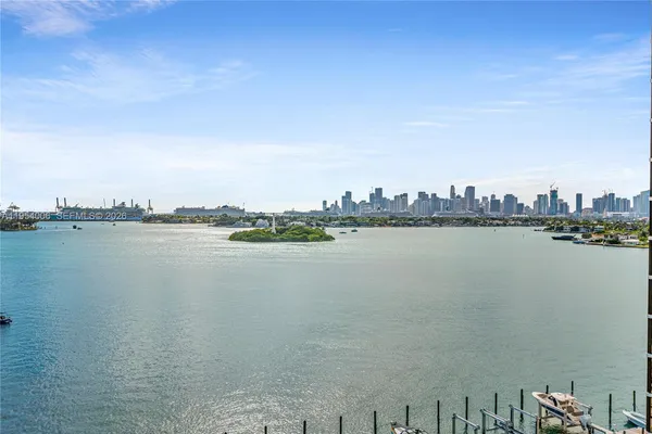 $5,300 | 11 Island Avenue, Unit 1105, Miami Beach, FL 33139