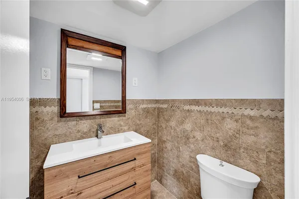 $5,300 | 11 Island Avenue, Unit 1105, Miami Beach, FL 33139