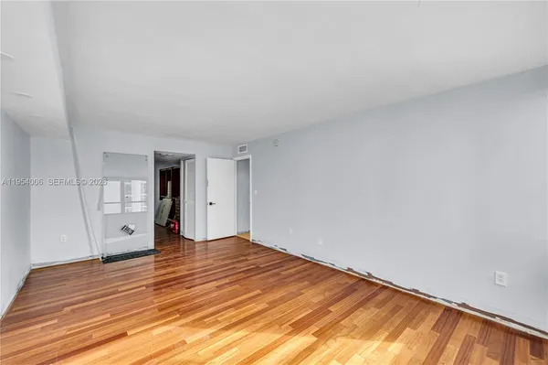 $5,300 | 11 Island Avenue, Unit 1105, Miami Beach, FL 33139