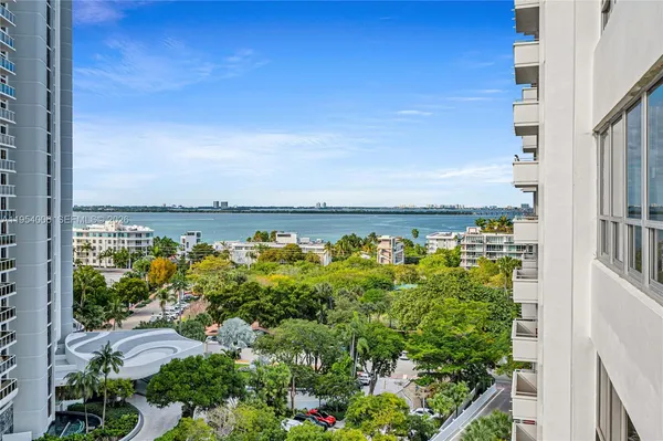 $5,300 | 11 Island Avenue, Unit 1105, Miami Beach, FL 33139